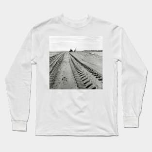 Tractor tracks along the beach at Sea Palling, Norfolk, UK Long Sleeve T-Shirt